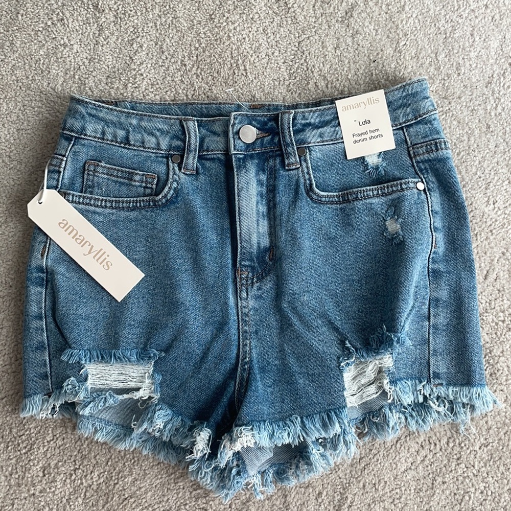 NWT Amaryllis Frayed shorts